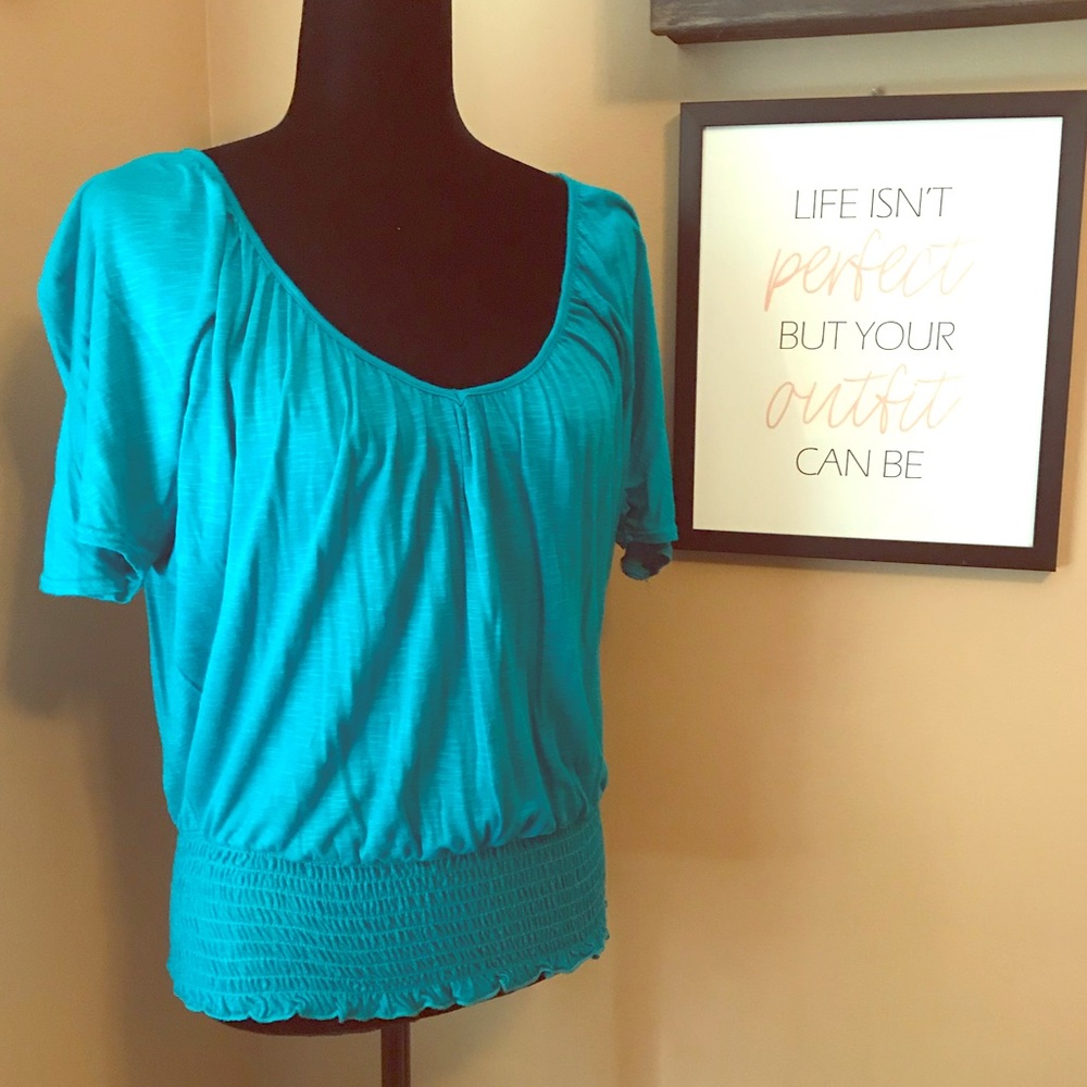 Julie’s Closet women’s size medium short sleeve